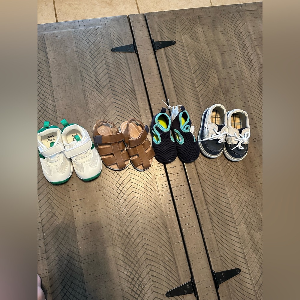Bundle of baby shoes-size 5